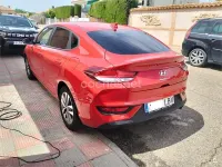 Usado Hyundai i30 120 CV (88 kW) 2019 Rojo Berlina