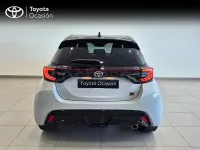 Usado Toyota Yaris Hybrid Sport 116 CV (85 kW) 2023 Gris / plata Berlina