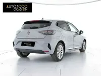 Usado Renault Clio V Evolution 100 CV (73 kW) 2025 Gris / plata Berlina