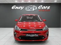 Usado Kia Rio 84 CV (61 kW) 2023 Rojo Berlina