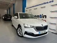 Usado Skoda Scala Ambition 110 CV (80 kW) 2023 Blanco Utilitario