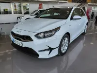 Usado Kia Ceed 100 CV (73 kW) 2022 Blanco Utilitario