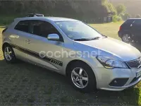 Usado Kia ProCeed 90 CV (66 kW) 2012 Gris / plata Utilitario