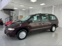 Usado Chrysler Voyager 150 CV (110 kW) 2002 Burdeos Monovolumen