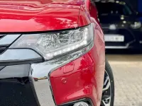 Usado Mitsubishi Outlander P-HEV 203 CV (149 kW) 2018 Granate SUV