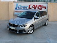 Usado Peugeot 308 Style 100 CV (73 kW) 2020 Gris / plata Familiar