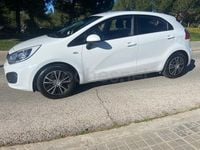 Usado Kia Rio 85 CV (62 kW) 2015 Blanco Berlina