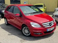Usado Mercedes B200 140 CV (102 kW) 2010 Granate Monovolumen