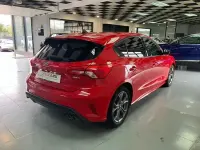 Begagnad Ford Focus ST-Line 125 HK (91 kW) 2022 Röd Sedan