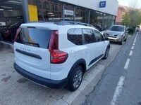 Usado Dacia Jogger Expression 100 CV (73 kW) 2022 Blanco Monovolumen