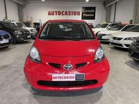 Usado Toyota Aygo 68 CV (50 kW) 2007 Rojo Utilitario