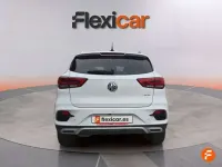 Usado MG ZS Luxury 111 CV (81 kW) 2023 Blanco SUV