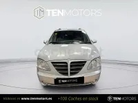 Usado SsangYong Rodius 165 CV (121 kW) 2008 Gris / plata Monovolumen
