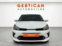 Usado Kia Rio 101 CV (74 kW) 2023 Blanco Berlina