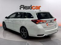 Usado Toyota Auris Hybrid Active 136 CV (100 kW) 2017 Blanco Familiar