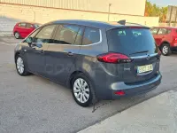 Usado Opel Zafira Tourer Excellence 136 CV (100 kW) 2015 Gris / plata Monovolumen