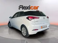 Usado Hyundai i20 84 CV (61 kW) 2018 Blanco Berlina