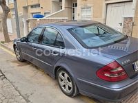 Usado Mercedes E270 Avantgarde 177 CV (130 kW) 2004 Azul Berlina