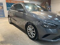 Usado Mercedes B180 136 CV (100 kW) 2019 Gris / plata Monovolumen