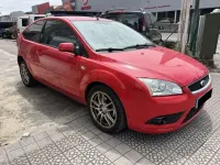 Usado Ford Focus Trend 90 CV (66 kW) 2007 Rojo Utilitario