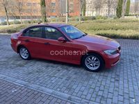 Usado BMW 318 122 CV (89 kW) 2006 Rojo Berlina
