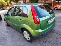 Usado Ford Fiesta Ambiente 68 CV (50 kW) 2006 Verde Utilitario