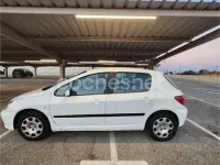 Usado Peugeot 307 110 CV (80 kW) 2005 Blanco Berlina