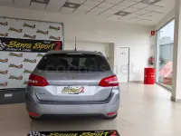 Usado Peugeot 308 SW Style 130 CV (95 kW) 2021 Gris / plata Familiar