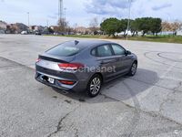 Usado Hyundai i30 120 CV (88 kW) 2019 Gris / plata Berlina