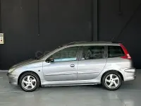 Usado Peugeot 206 70 CV (51 kW) 2004 Gris / plata Familiar