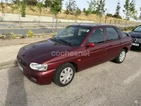 Usado Ford Escort 70 CV (51 kW) 1998 Granate Berlina