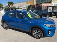 Usado Kia Stonic 100 CV (73 kW) 2022 Azul SUV