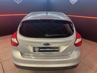 Käytetty Ford Focus Titanium 114 HP (83 kW) 2012 Harmaa Viistoperä