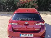 Usado Toyota Auris Hybrid 136 CV (100 kW) 2018 Granate Berlina