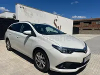 Usado Toyota Auris Active 112 CV (82 kW) 2016 Blanco Familiar