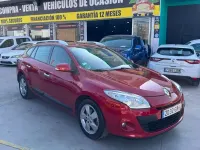 Usado Renault Mégane GrandTour Dynamique 110 CV (80 kW) 2010 Granate Familiar