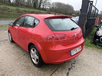 Usado Seat Leon Reference 105 CV (77 kW) 2010 Rojo Utilitario