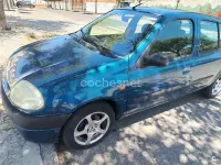 Usado Renault Clio II 75 CV (55 kW) 1999 Azul Berlina