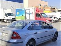 Usado Ford Focus Trend 100 CV (73 kW) 2005 Gris / plata Berlina