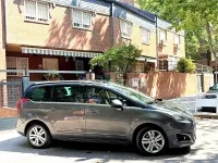 Usado Peugeot 5008 Style 120 CV (88 kW) 2017 Gris / plata Monovolumen