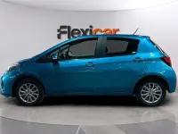 Usado Toyota Yaris Active 99 CV (72 kW) 2016 Azul Berlina