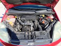 Usado Ford Fiesta Ghia 68 CV (50 kW) 2004 Rojo Utilitario