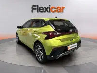 Usado Hyundai i20 101 CV (74 kW) 2024 Verde Utilitario