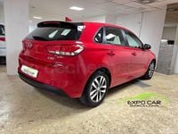 Usado Hyundai i30 120 CV (88 kW) 2019 Rojo Berlina