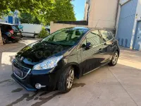 Usado Peugeot 208 Active 92 CV (67 kW) 2014 Negro Utilitario