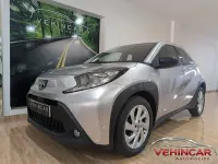 Usado Toyota Aygo X 72 CV (52 kW) 2023 Gris / plata SUV