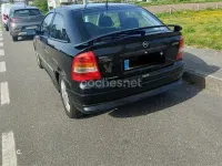Usado Opel Astra Sport 100 CV (73 kW) 2000 Negro Berlina