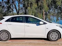 Usado Hyundai i30 100 CV (73 kW) 2017 Blanco Berlina