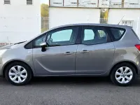 Usado Opel Meriva Enjoy 120 CV (88 kW) 2010 Gris / plata Monovolumen
