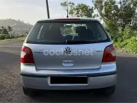 Usado VW Polo Highline 100 CV (73 kW) 2004 Gris / plata Utilitario